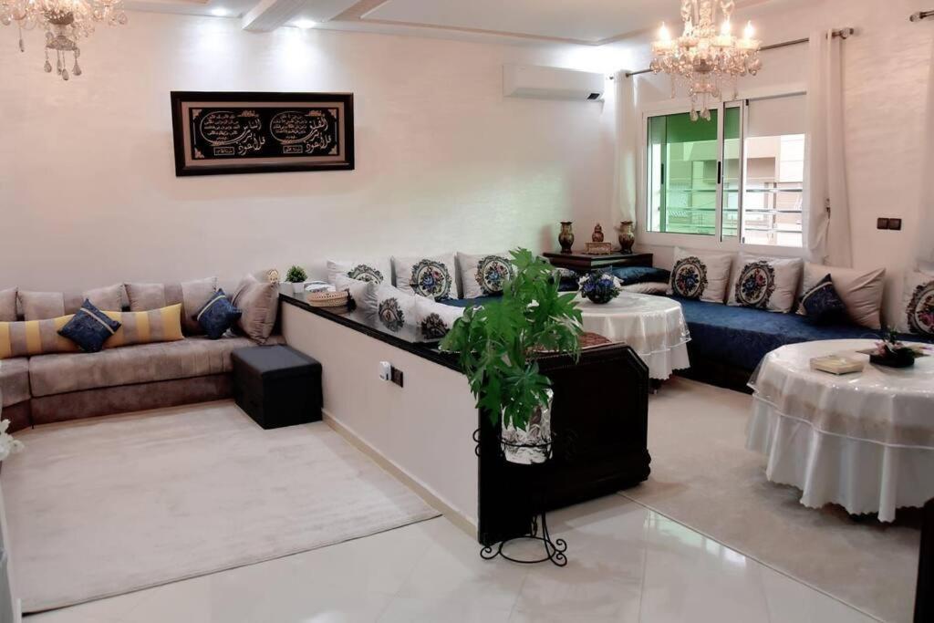 Appartement Azurite - Traditionnel & Spacieux Fez Bagian luar foto